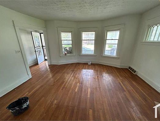 1st image of 1087 E 141st St