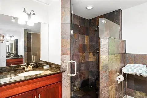 527 E Causeway Blvd — Photo 17