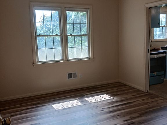 2nd image of 301 Meadow View Dr