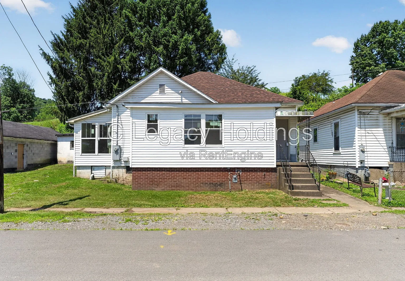 2 bed, 1.0 bath, 976 sqft, $1,300 — Photo 1