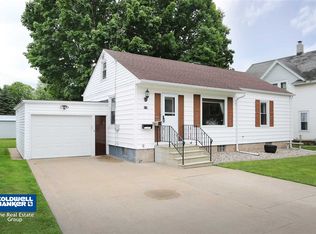 418 W Warren St, New London, WI 54961