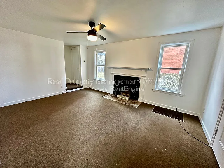 8612 Oakcrest Rd — Photo 4