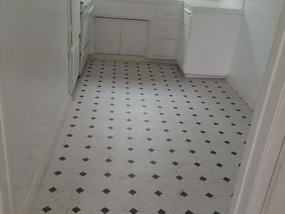 1st image of 919 S Prairie Ave APT 40