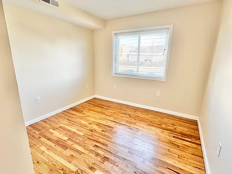 5212 E St SE #20 — Photo 8