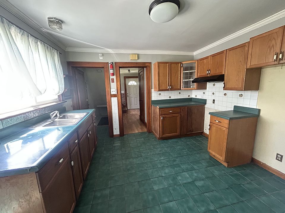 1st image of 105 S Main St #1