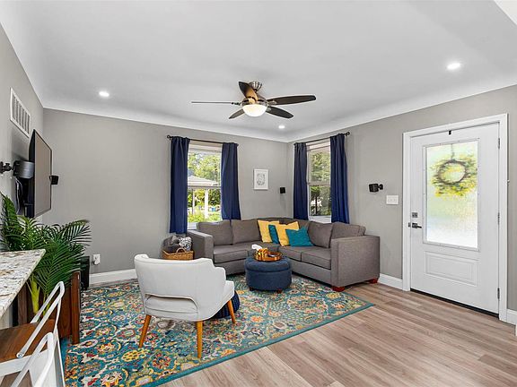4th image of 3422 Commonwealth Ave