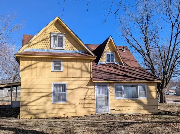 704 N Cherry St, Ottawa, KS 66067