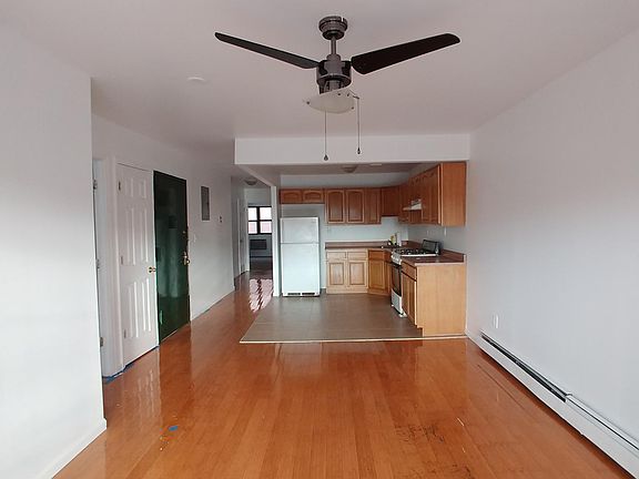 4th image of 638 Grassmere Ter Floor 2