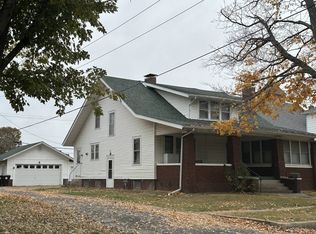 614 Locust St, Carrollton, IL 62016