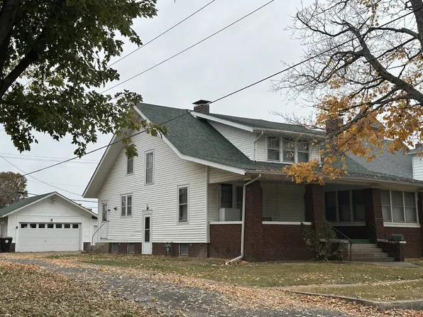 614 Locust St, Carrollton, IL 62016