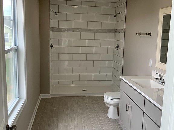 La Salle II - Master Bathroom