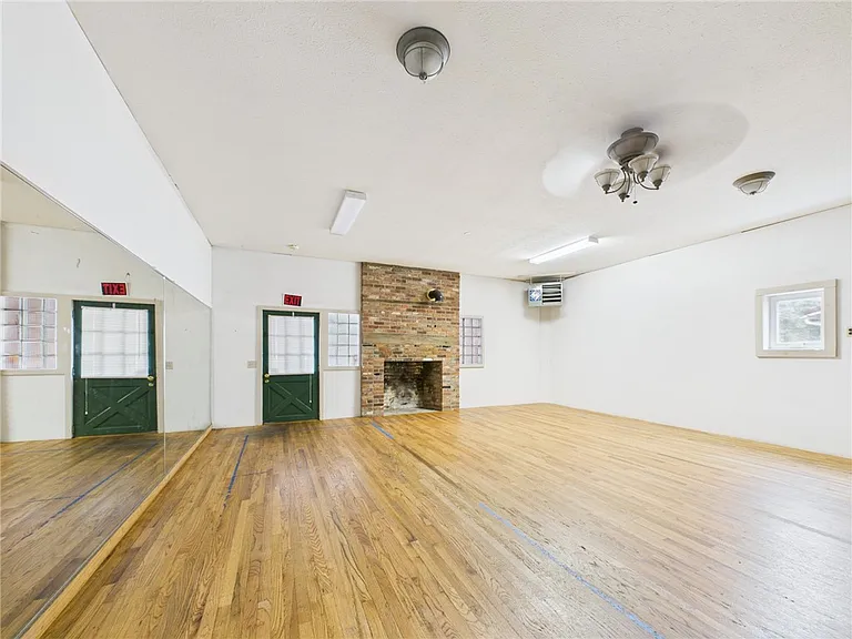 40 E Genesee St — Photo 5