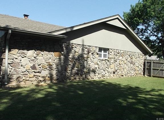 EAST SIDE OF HOME, PLENTY OF ROOM FOR POOL, TRAMPOLINE, CHILDRENS PLAY YARD