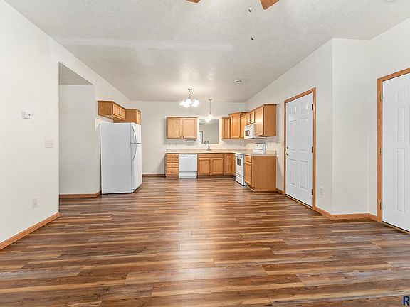 5th image of 703 N Mundt Ave Unit 1