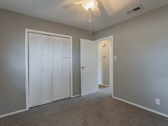 3rd image of 1209 Meadow Dr