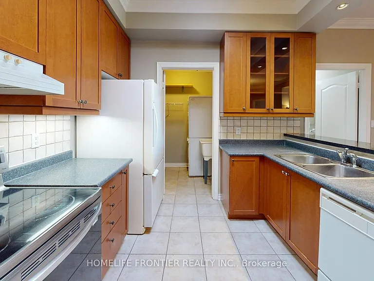 3351 Cawthra Rd #402 — Photo 3