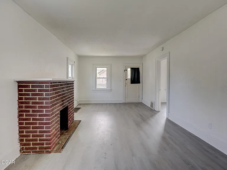 2212 Bird Ave — Photo 8