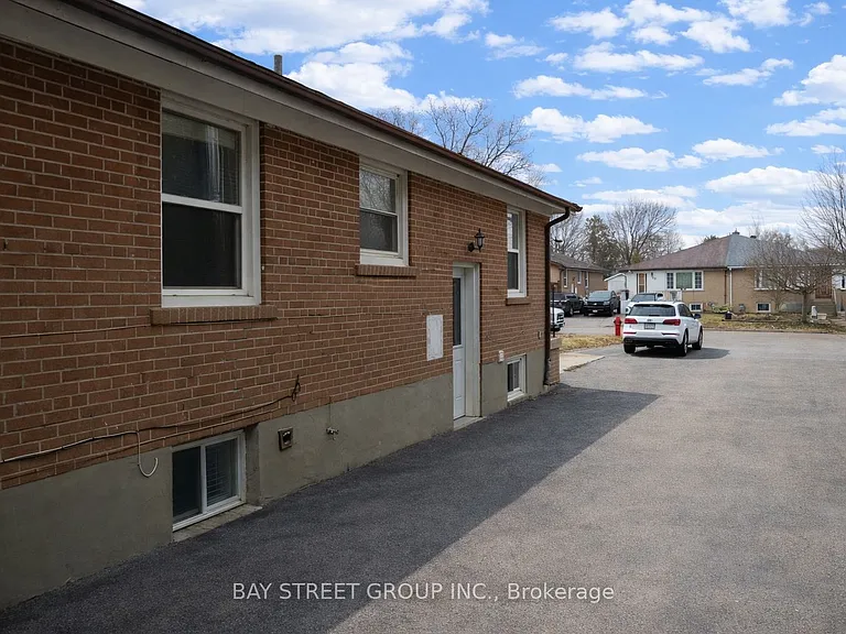 56 Corby Cres #LOWER — Photo 19