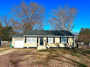 110 E Gray St, Sandston, VA 23150