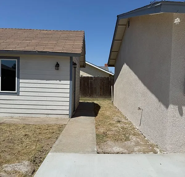 1459 E Kern Ave — Photo 19