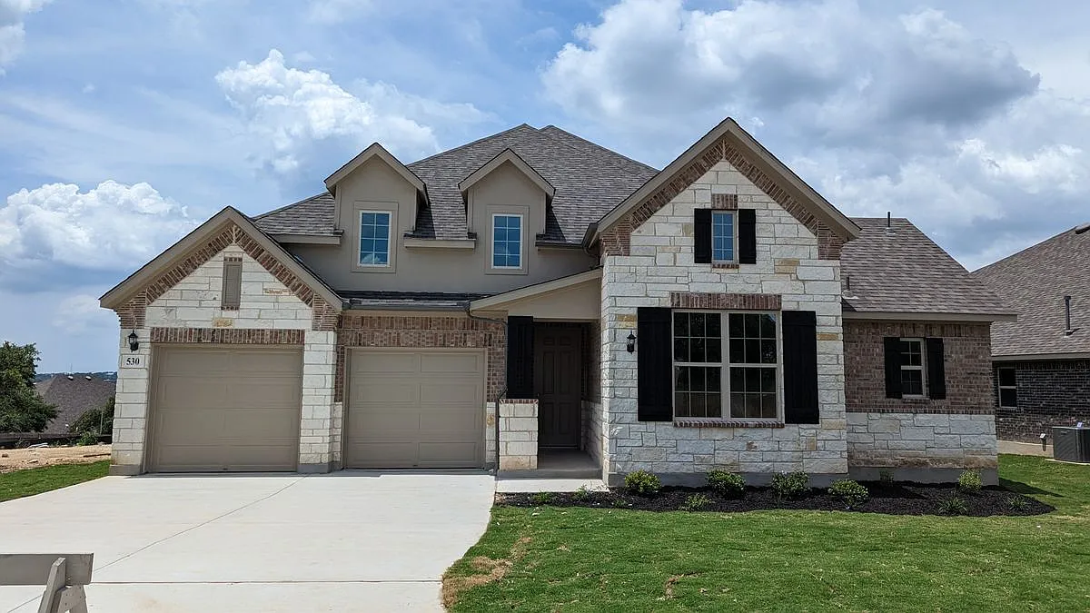 3 bed, 2.5 bath, 2334 sqft, $2,650 — Photo 1