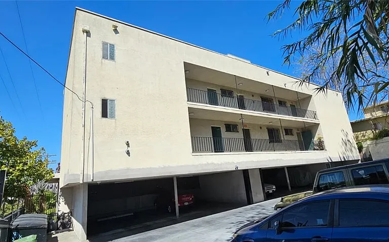 206 N Park View St #104 — Photo 20