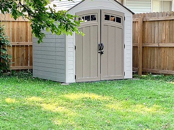 4th image of 1555 Avenue Dr