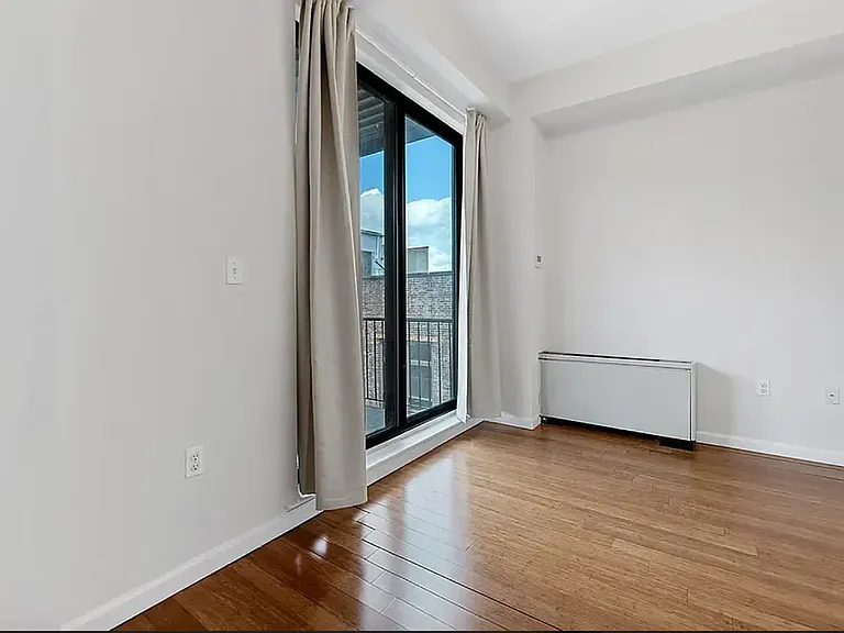 2147 2nd Ave #5D — Photo 6
