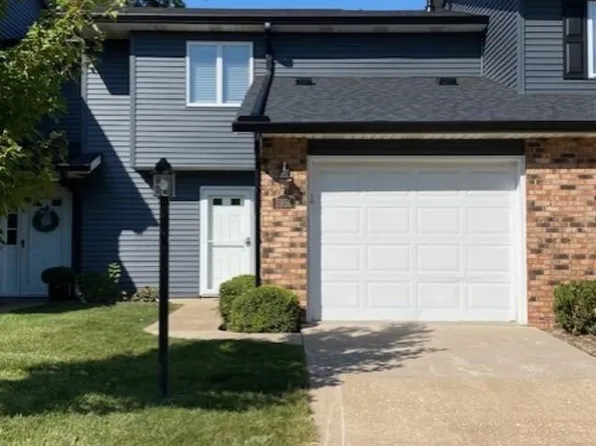 5956 Crow Valley Park Dr, Davenport, IA 52807