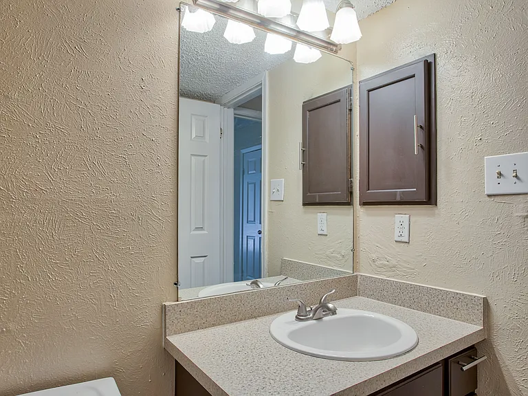Highlands Creek Apartments — Photo 19