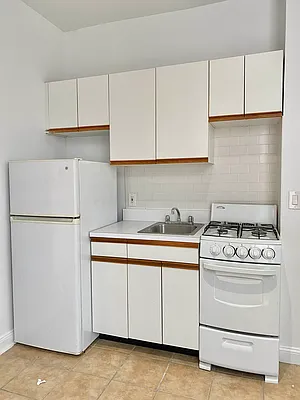 Rented by Waverly Realty Associates | media 18