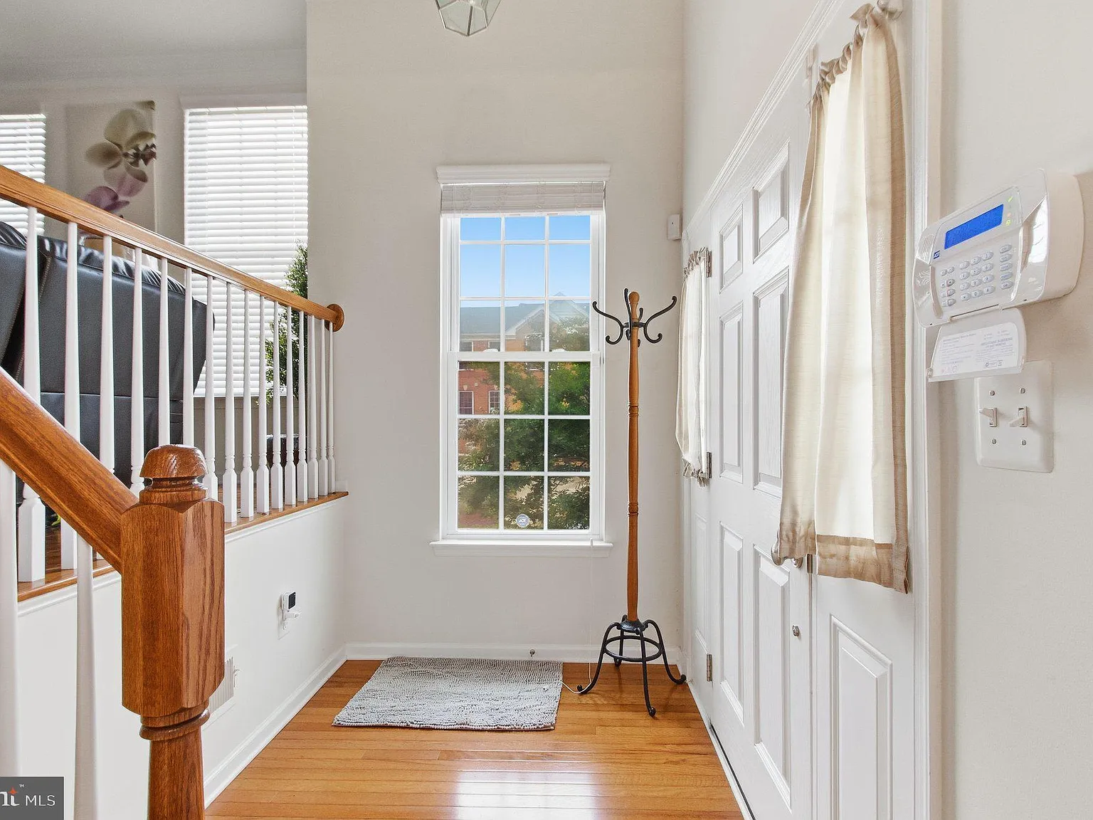 3 bed, 3.5 bath, 2758 sqft, $4,300 — Photo 4