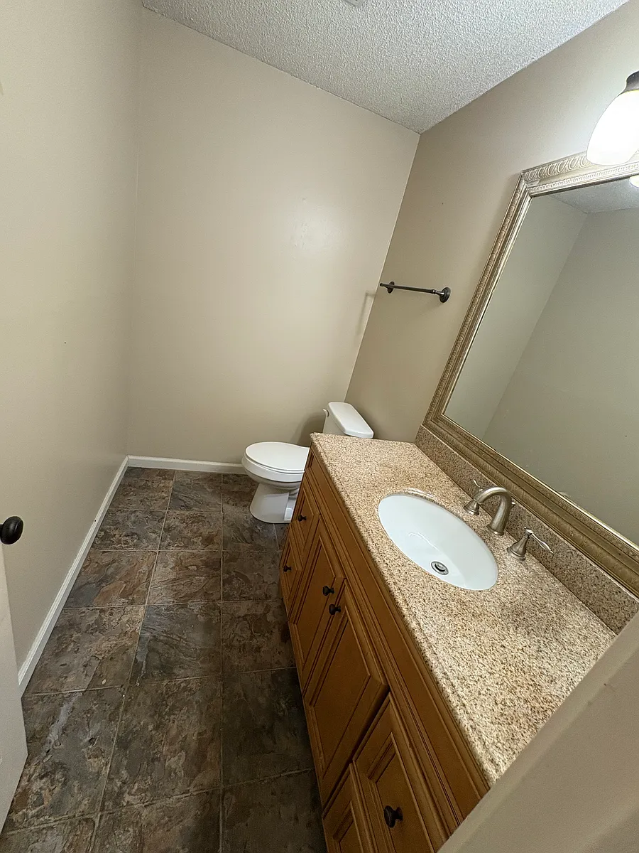 Building Photo - 120 Clearview Dr