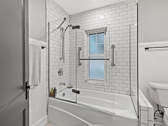 2nd image of 455 10th Ave NE