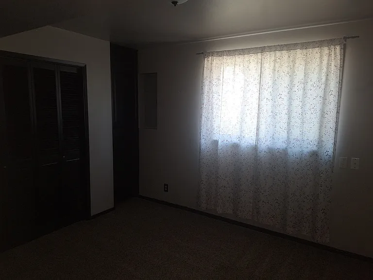 213 Sharon Ave E — Photo 33