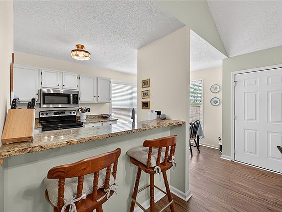 5th image of 400 Jacqueline Rd