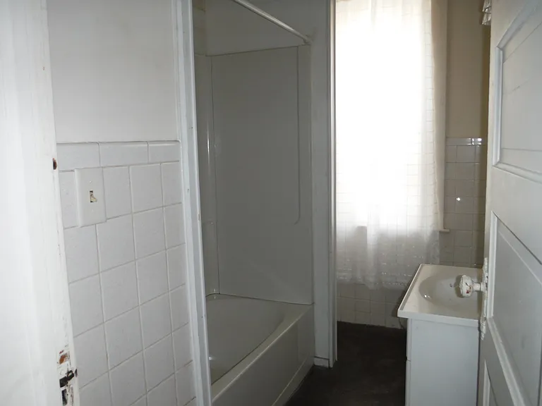 916 W 3rd St #A — Photo 8