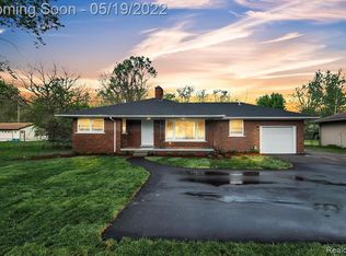 18544 Huron River Dr, New Boston, MI 48164
