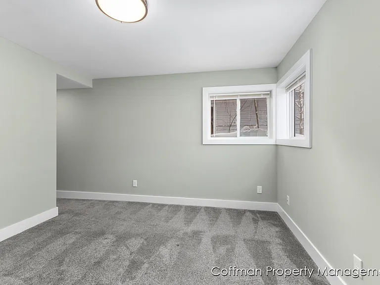 810 Benson Ave NE — Photo 32