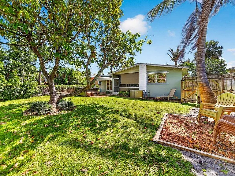 262 SE Monterey Ave — Photo 16