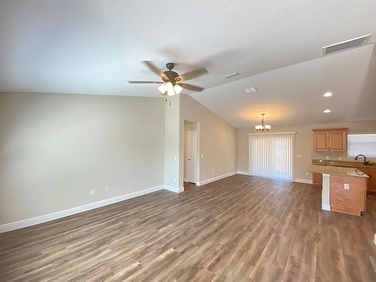 7 Bahia Pass Dr — Photo 3