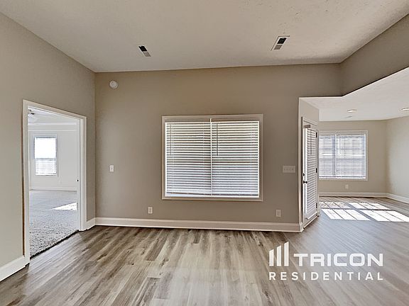 4th image of 531 Falkland Cir