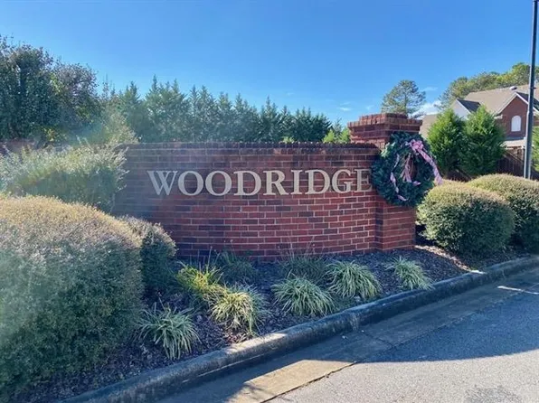 103 Oak Shadow St, Russellville, AL 35653