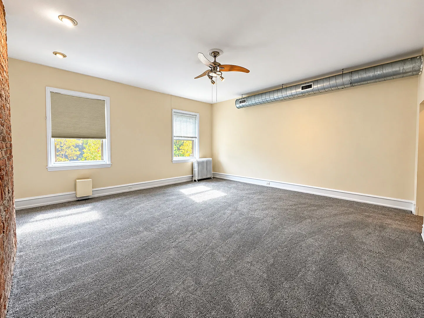 Spacious 3-Bedroom Bi-Level Apartment in Prime Society Hill Location — Photo 2