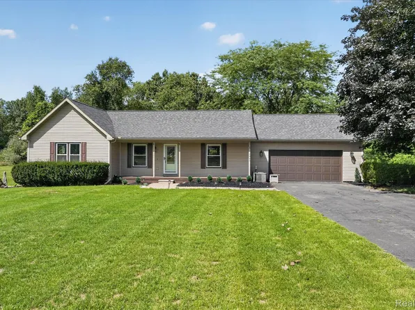 4960 Sierra Dr, Howell, MI 48843
