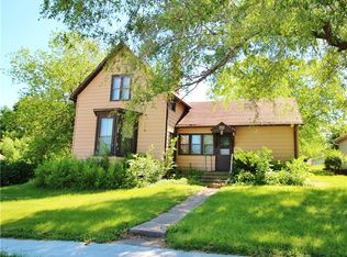 211 NE 2nd St, Panora, IA 50216