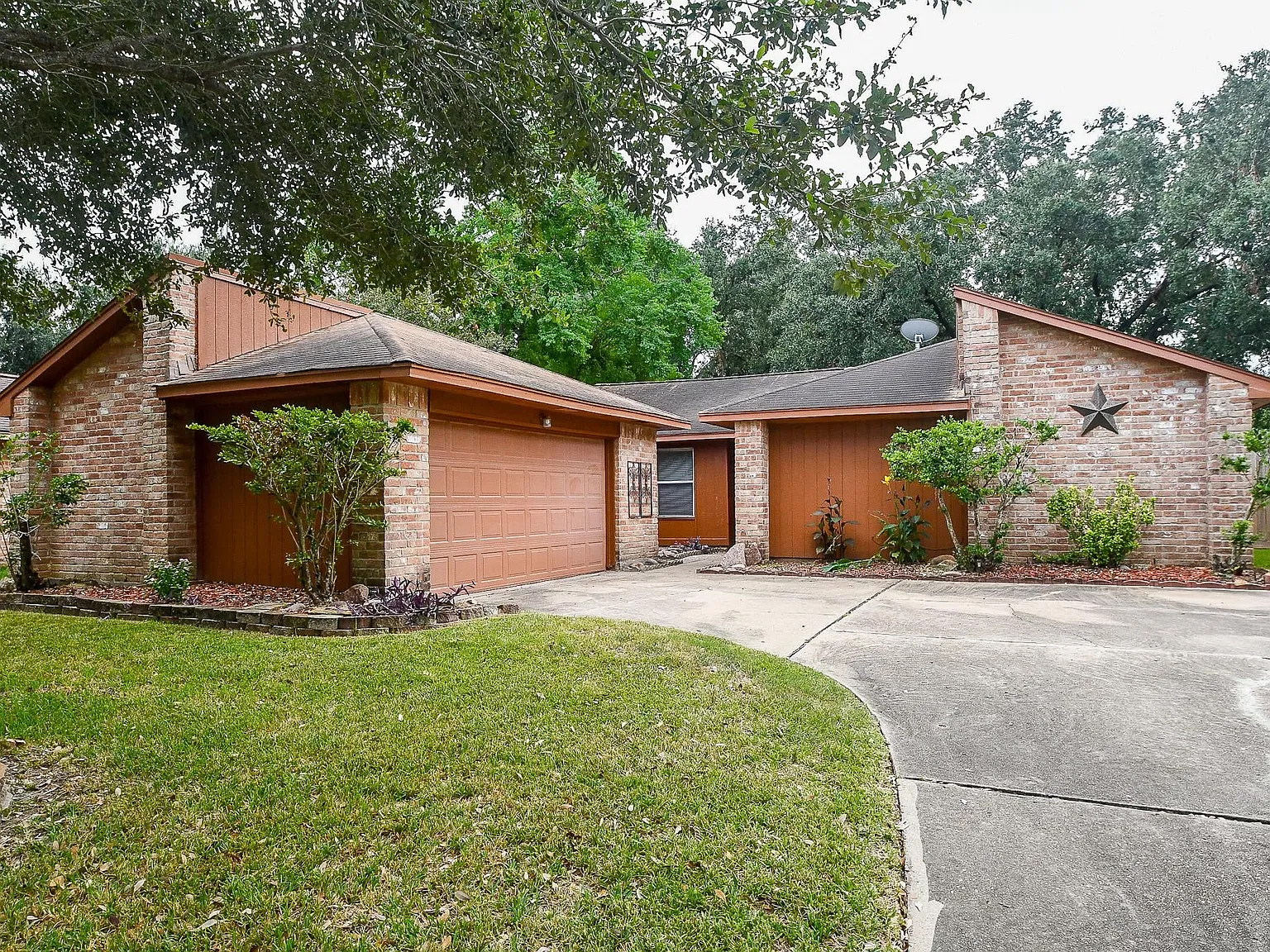 3 bed, 2.0 bath, 1612 sqft, $1,780 — Photo 2