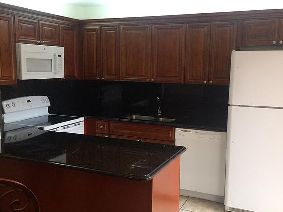 3rd image of 310 Lake Arbor Dr