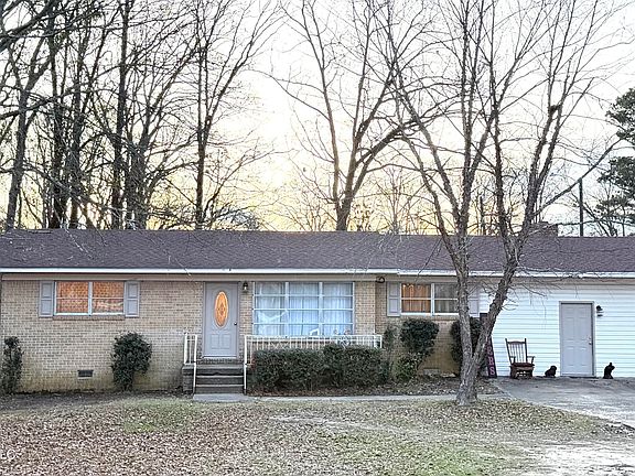 2nd image of 109 Mission Rd