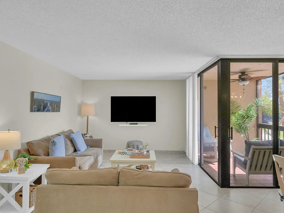 450 Egret Cir #9207
